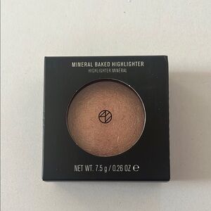 Mineral Baked Highlighter - Warm Bronze